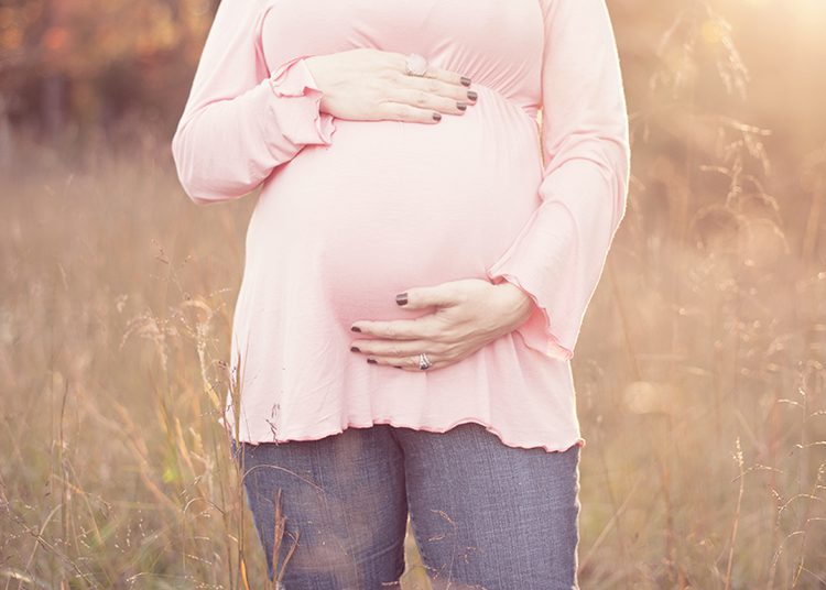 maternity-pictures-at-sunset